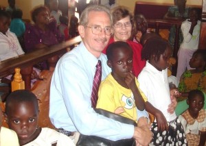 Peter & Sharon with Ugandan Children